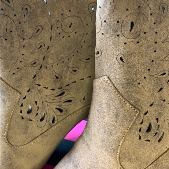 Michael Antonio Wheat color boots size 9 - Picture 9 of 10